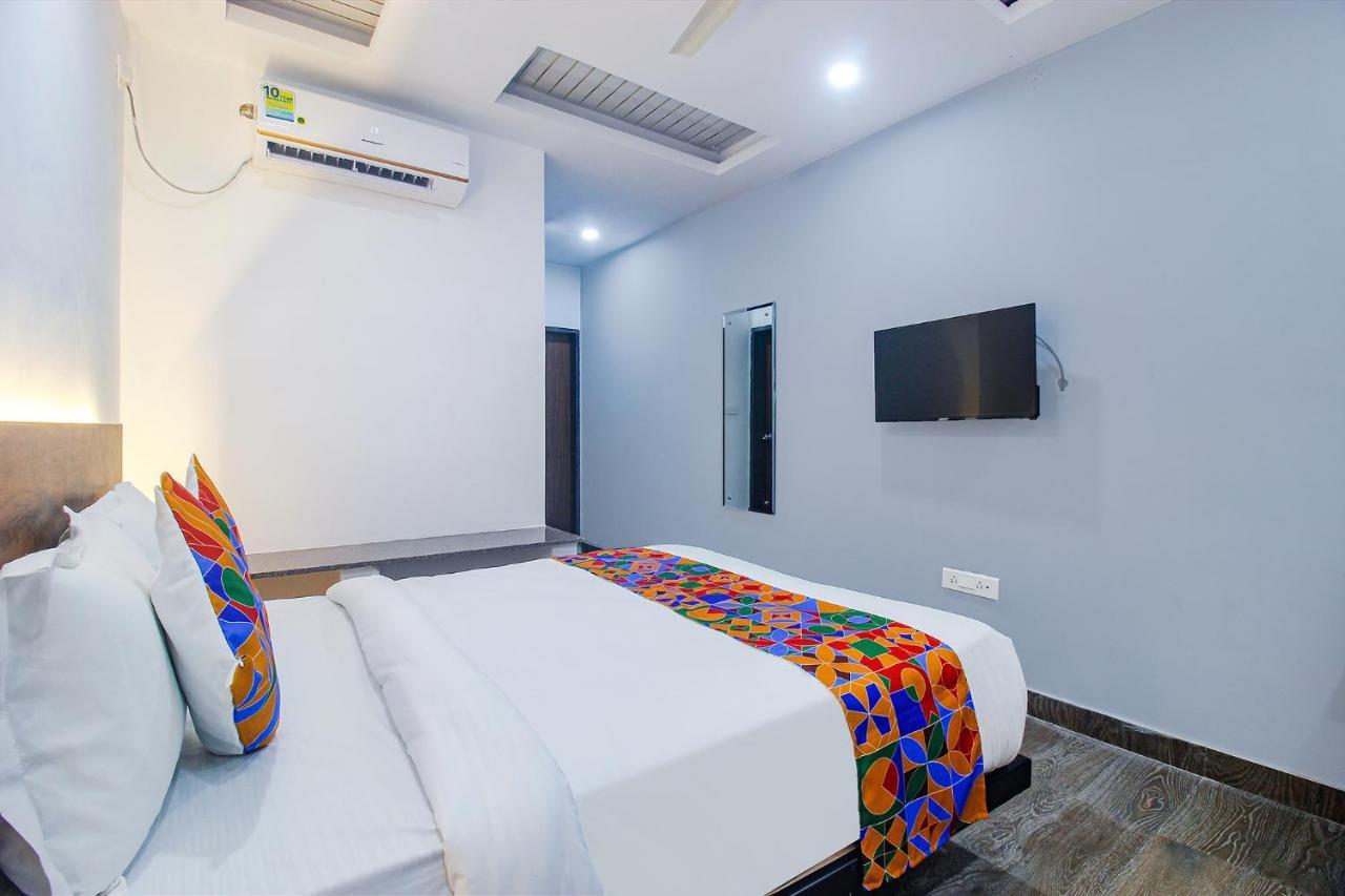 Fabhotel W Grand Suites - Nr Lanco Hills, Manikonda Haydarabad Dış mekan fotoğraf