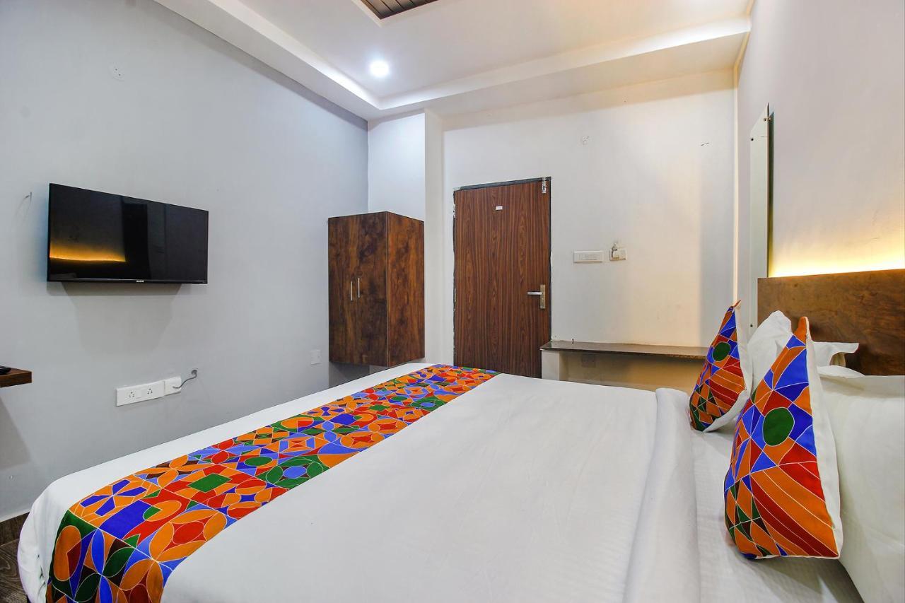 Fabhotel W Grand Suites - Nr Lanco Hills, Manikonda Haydarabad Dış mekan fotoğraf