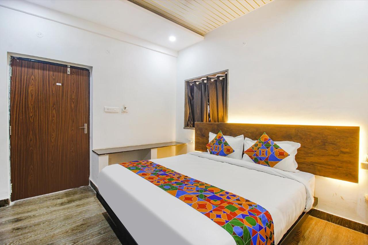 Fabhotel W Grand Suites - Nr Lanco Hills, Manikonda Haydarabad Dış mekan fotoğraf