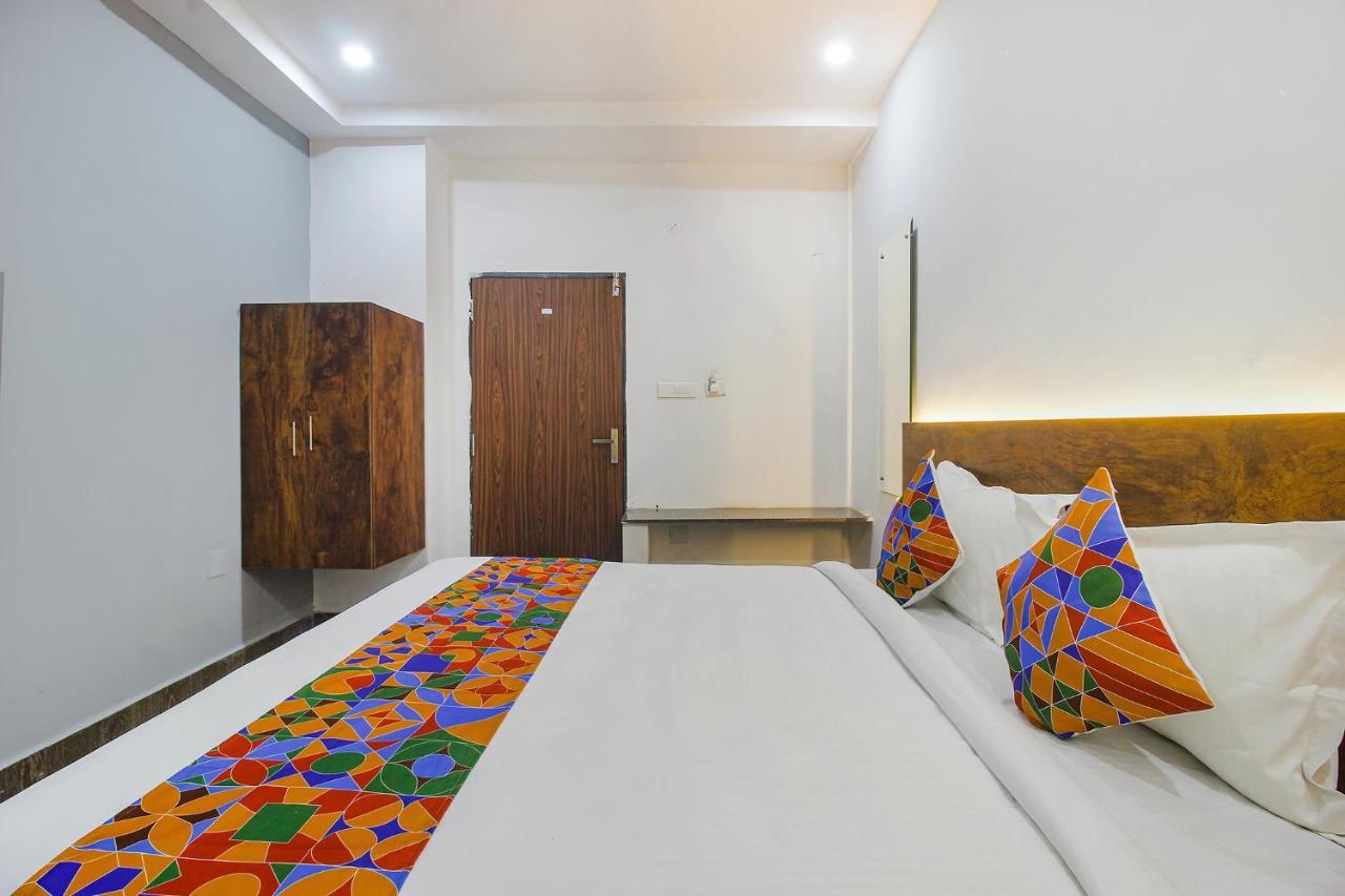 Fabhotel W Grand Suites - Nr Lanco Hills, Manikonda Haydarabad Dış mekan fotoğraf