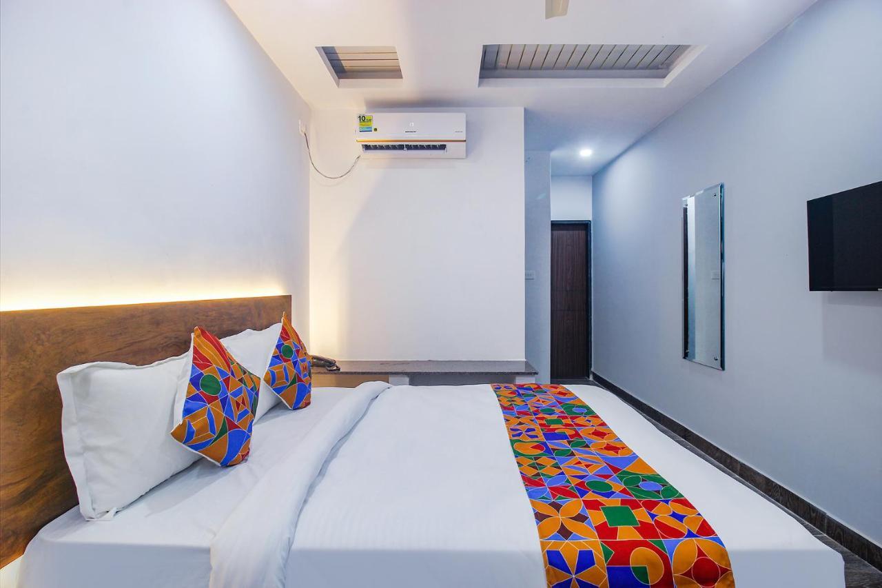 Fabhotel W Grand Suites - Nr Lanco Hills, Manikonda Haydarabad Dış mekan fotoğraf